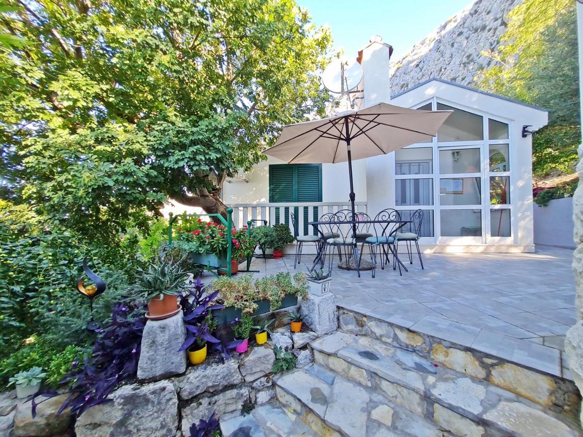 Apartment Ivana Borak Omis Bagian luar foto