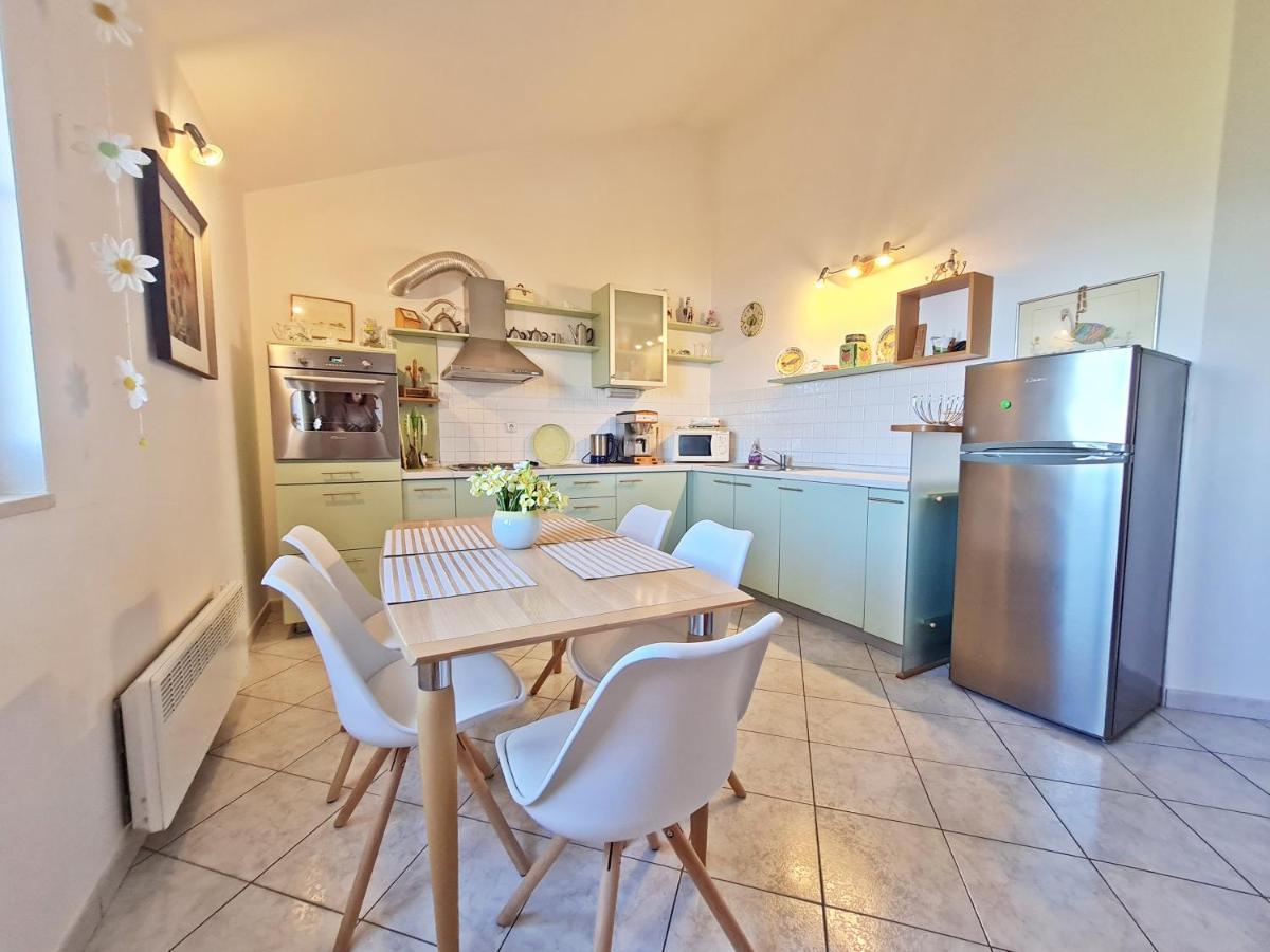 Apartment Ivana Borak Omis Bagian luar foto