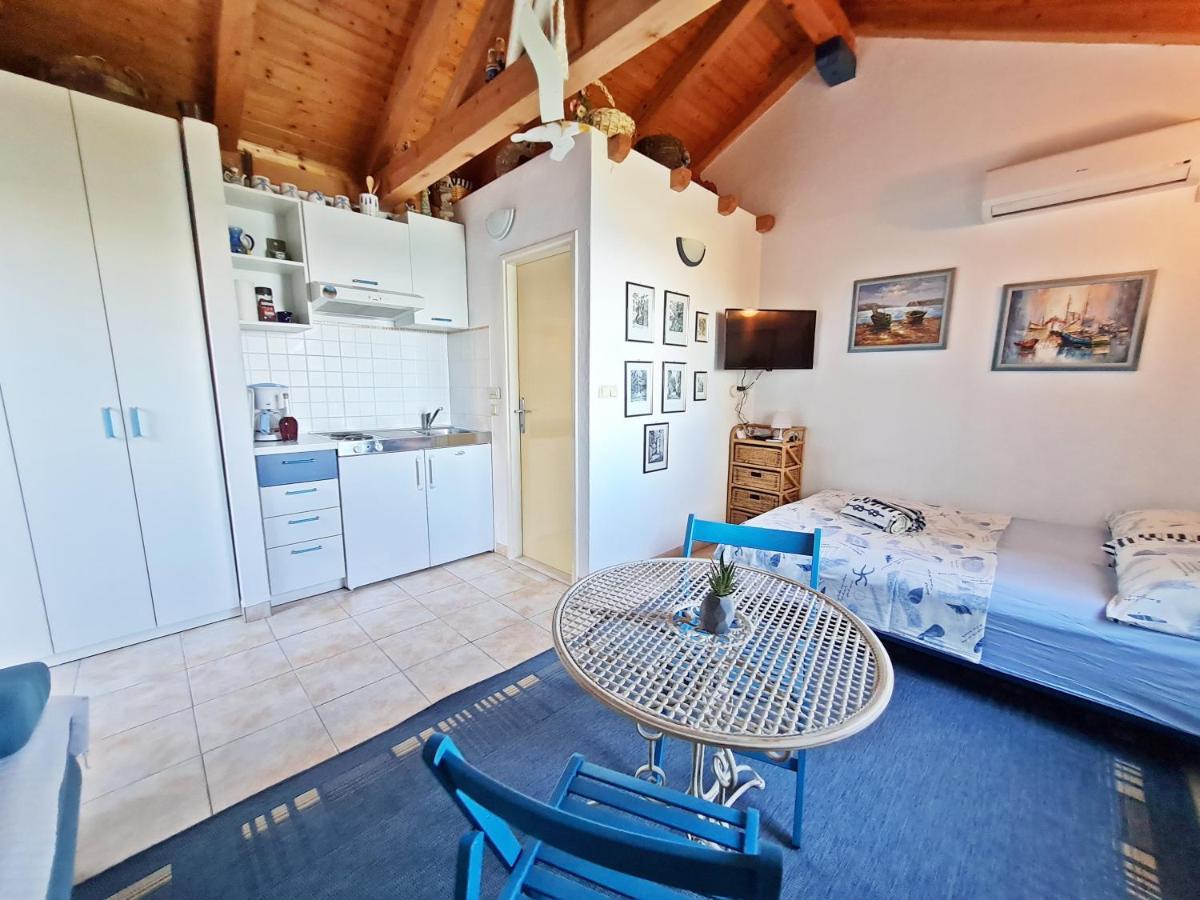 Apartment Ivana Borak Omis Bagian luar foto