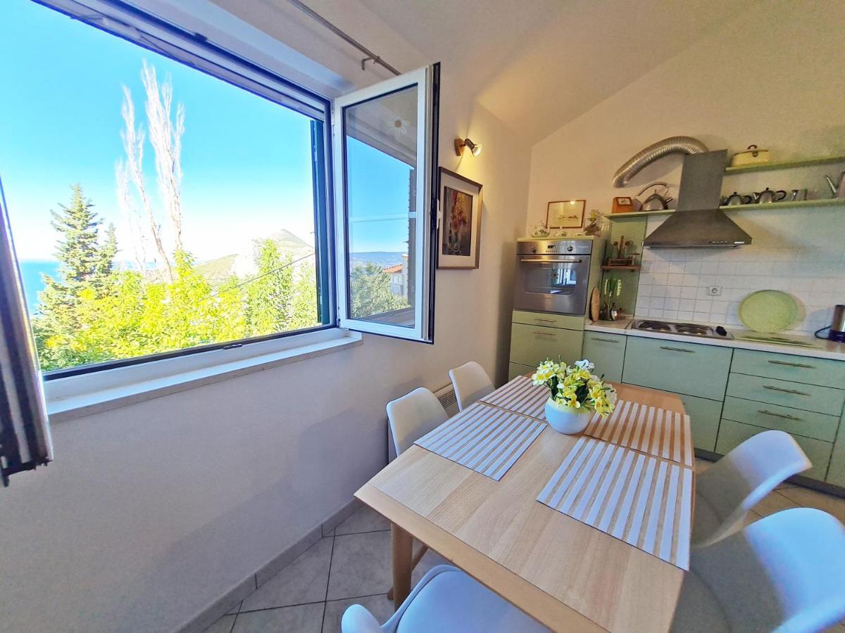 Apartment Ivana Borak Omis Bagian luar foto