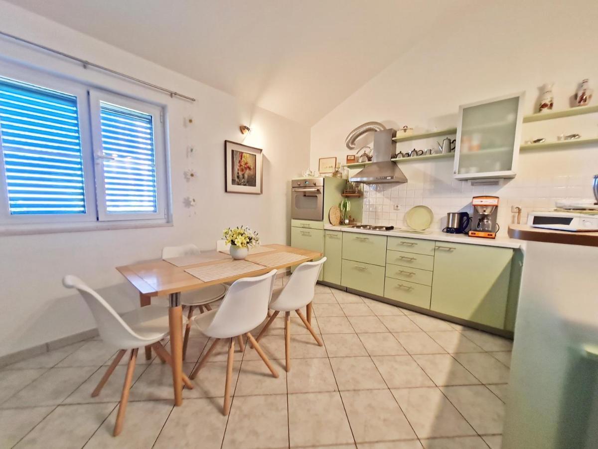 Apartment Ivana Borak Omis Bagian luar foto