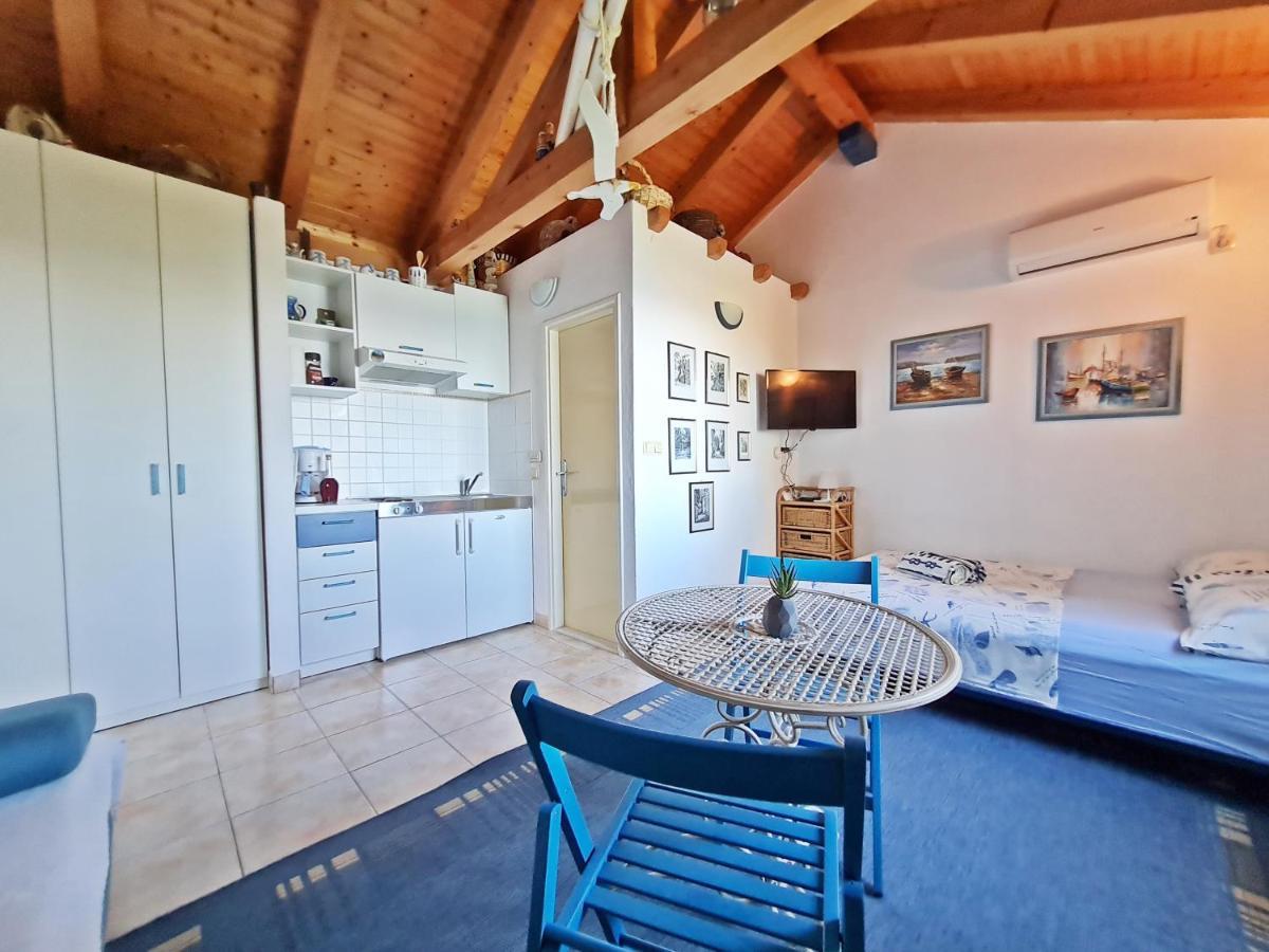 Apartment Ivana Borak Omis Bagian luar foto